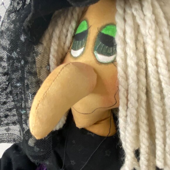 Monnie Wilson Witch Rag Doll Velvet Dress Yarn Hair Frog Signed 2010 Halloween - Picture 10 of 11